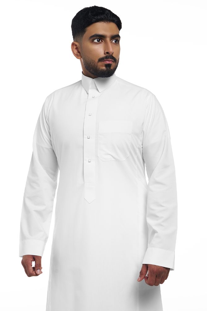 ثوب أبيض بأكمام كبك